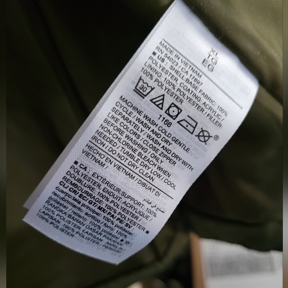 BNWT green puffer vest men's - Picture 3 of 4